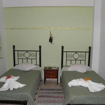 Mirsini Pansion Pensjonat 2*