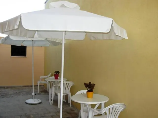 게스트하우스 Mirsini Pansion 3*