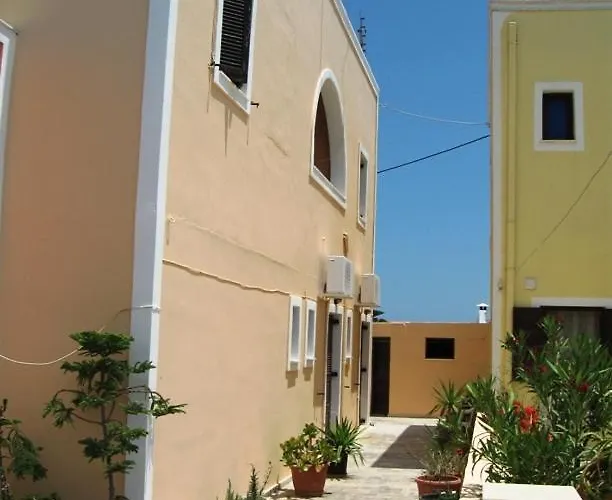 Mirsini Pansion 카르테라도스