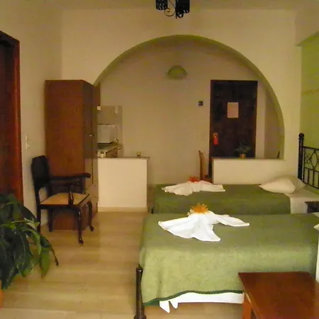 Pensión Mirsini Pansion 3*